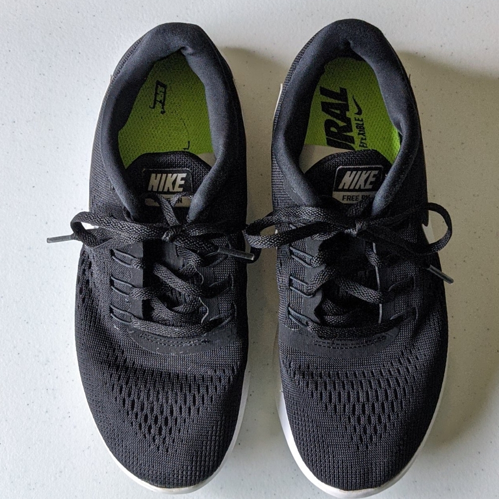 Nike free run tennis shoes